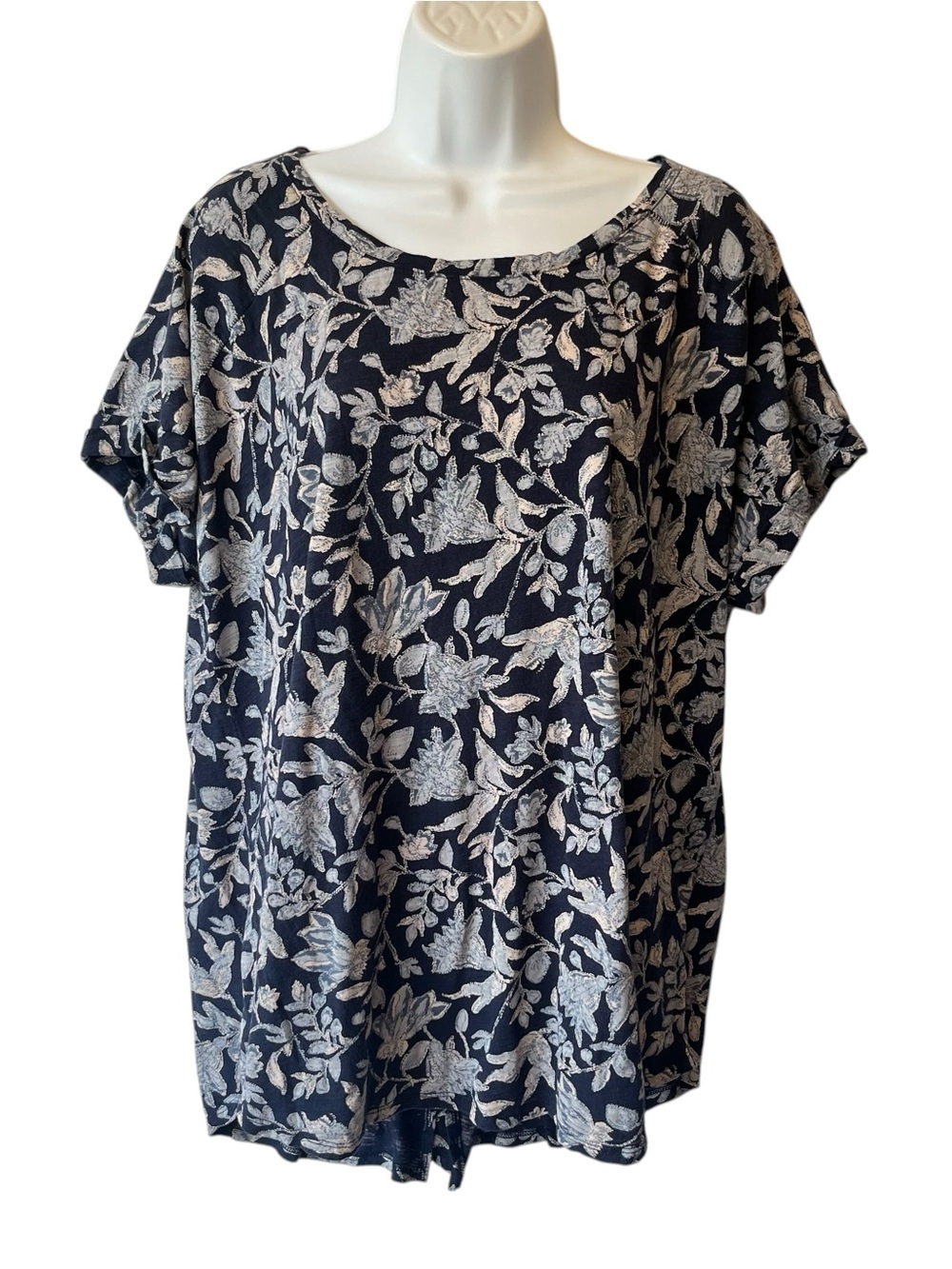 Lucky Brand tee 2X Blue floral Slub knit Split back Cuffed sleeves Womens top